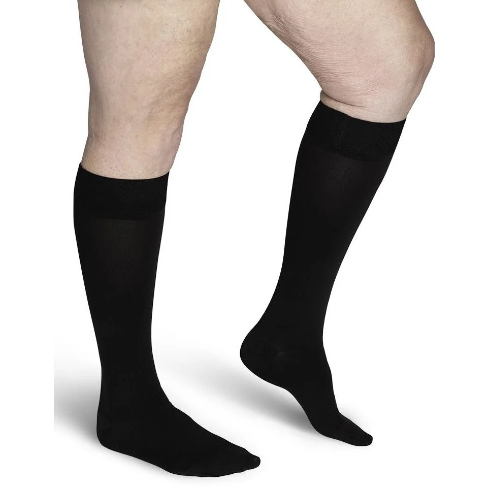 Sigvaris Secure Women's Knee High 40-50 mmHg - Image 3