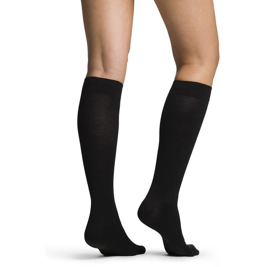 Sigvaris All-Season Merino Wool Women's Knee High 15-20 mmHg - Image 2